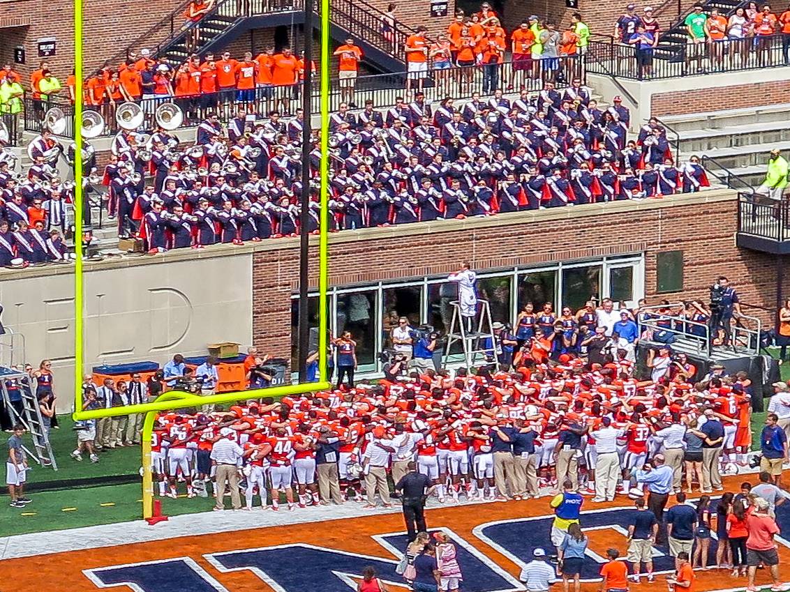 Illini football sings a victory song