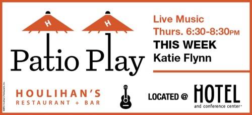 Spend happy hours with live music at Houlihan’s
