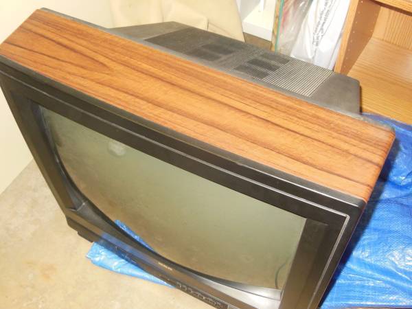 Guy on Chambana’s Craigslist will sell you a B/W tube TV for $5