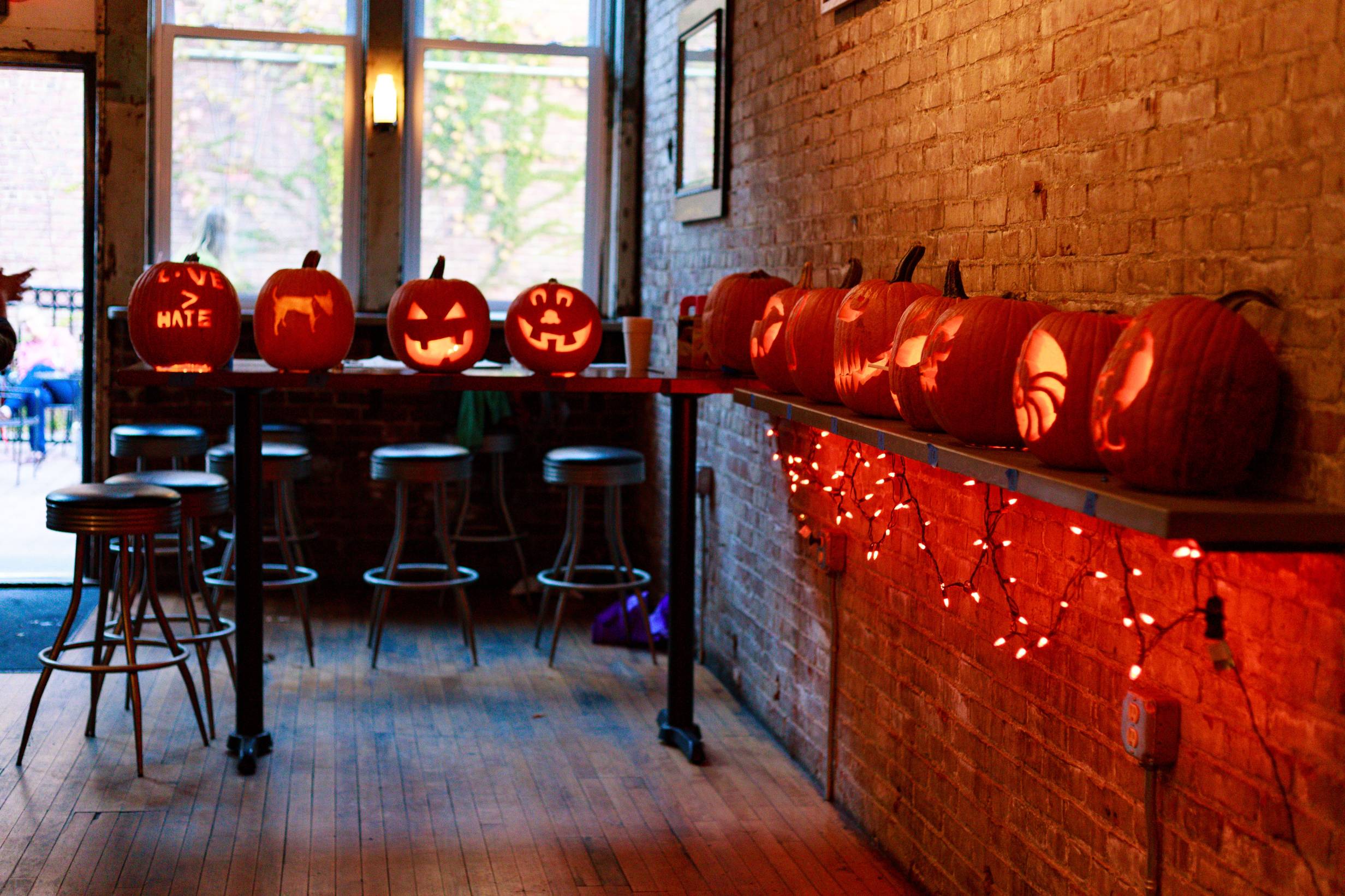 Quality Bar hosts annual pumpkin carving contest