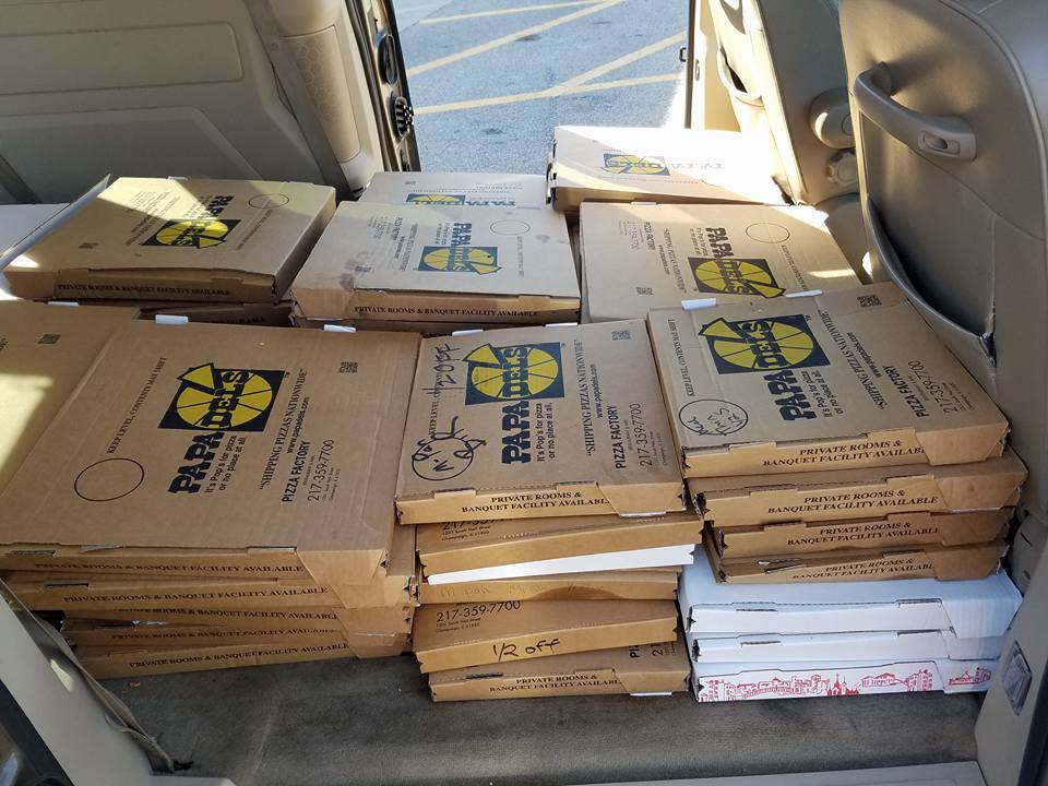 Papa Del’s donates 73 pizzas to Daily Bread Soup Kitchen