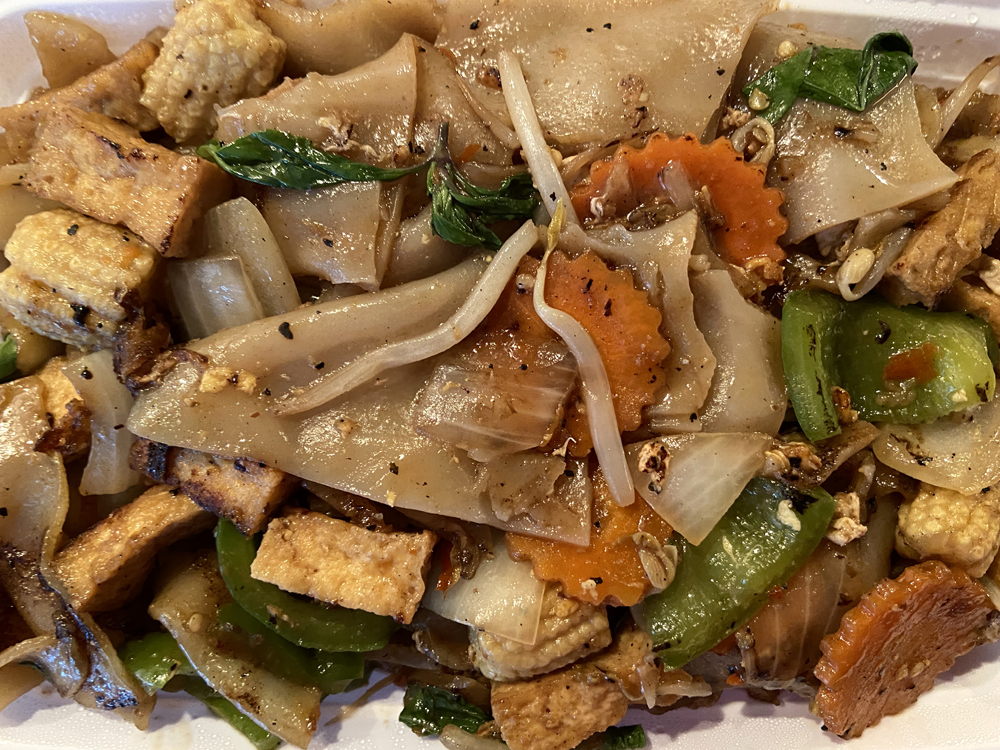 Pad kee mao. A closely cropped photo of pad kee mao, which includes wide noodles, tofu, and mixed veggies. Photo by Jessica Hammie. 
