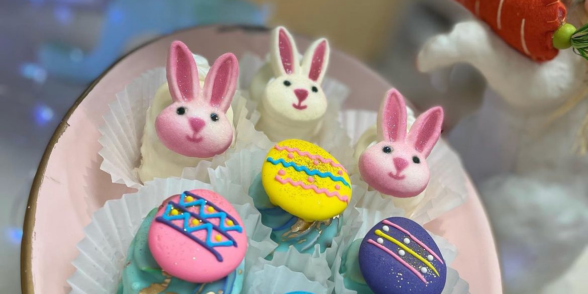 Photo of Easter themed treats by Cake Artist Studio in Champaign, Illinois for Easter in C-U. Photo from Cake Artist Studio on Instagram.