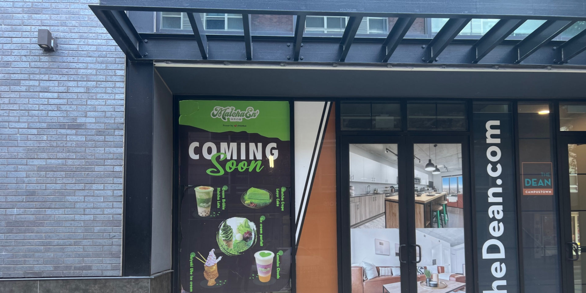 The exterior of The Dean Apartments in Campustown where a new matcha dessert place will open. Photo by Alyssa Buckley.
