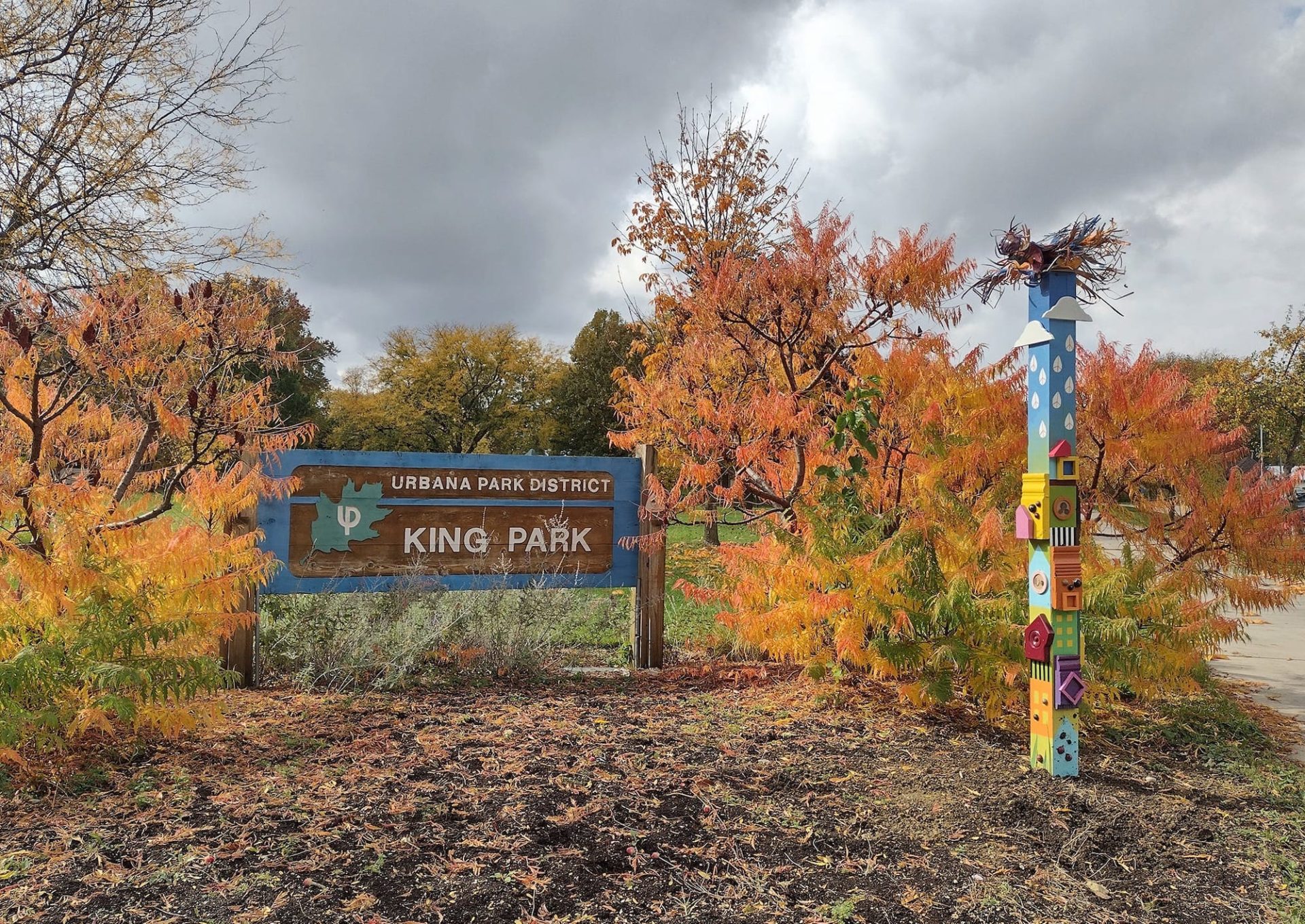 The colorful new peace post--a tall thin painted wood post--stands next to the King Park sign.