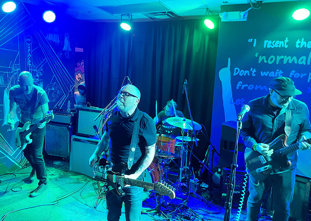 The Smoking Popes end their tour on a tasty note
